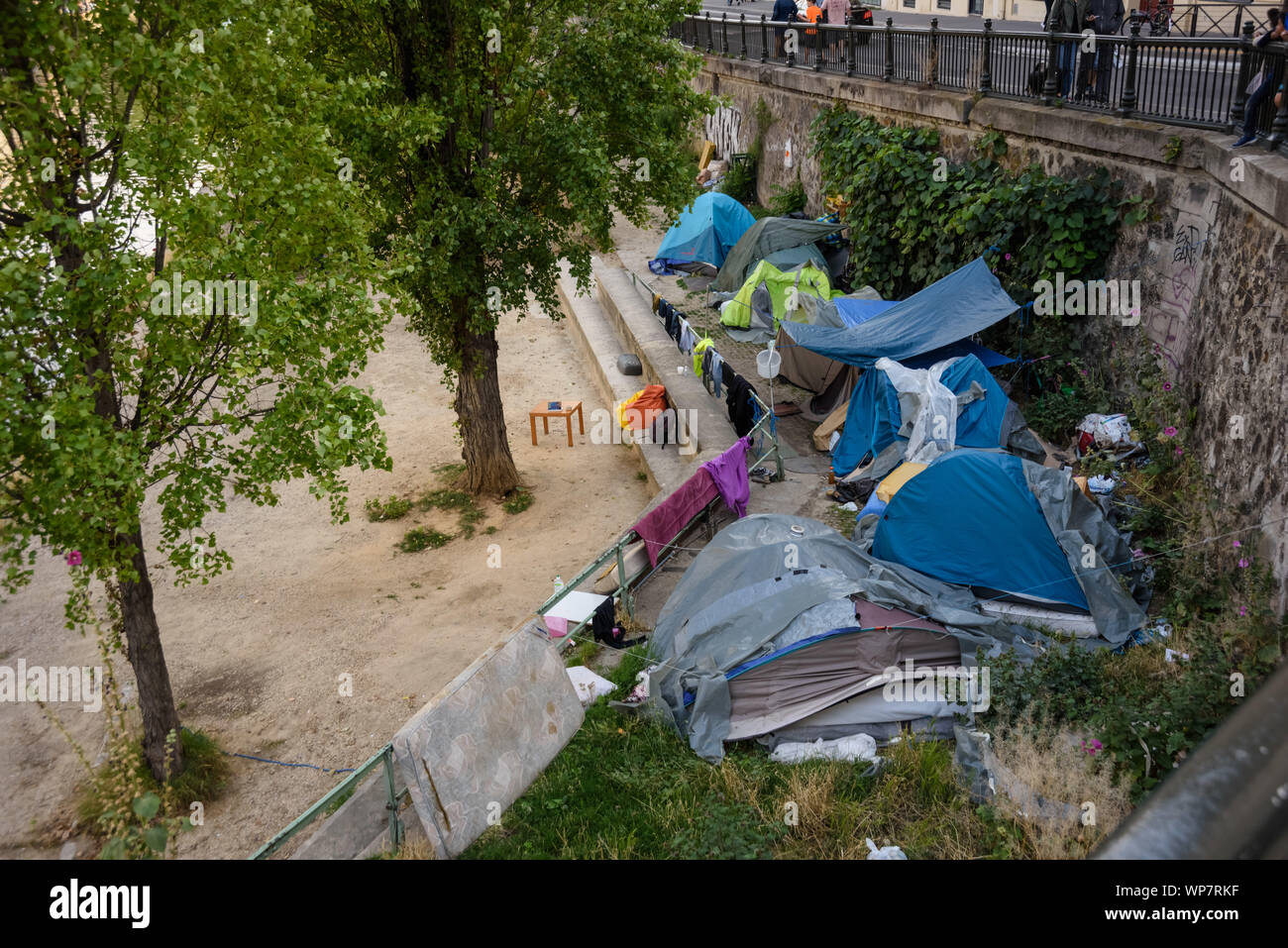 Paris, Zelte von Obdachlosen suis Canal St Martin - Paris, les sans-abri, des tentes près du Canal St Martin Banque D'Images
