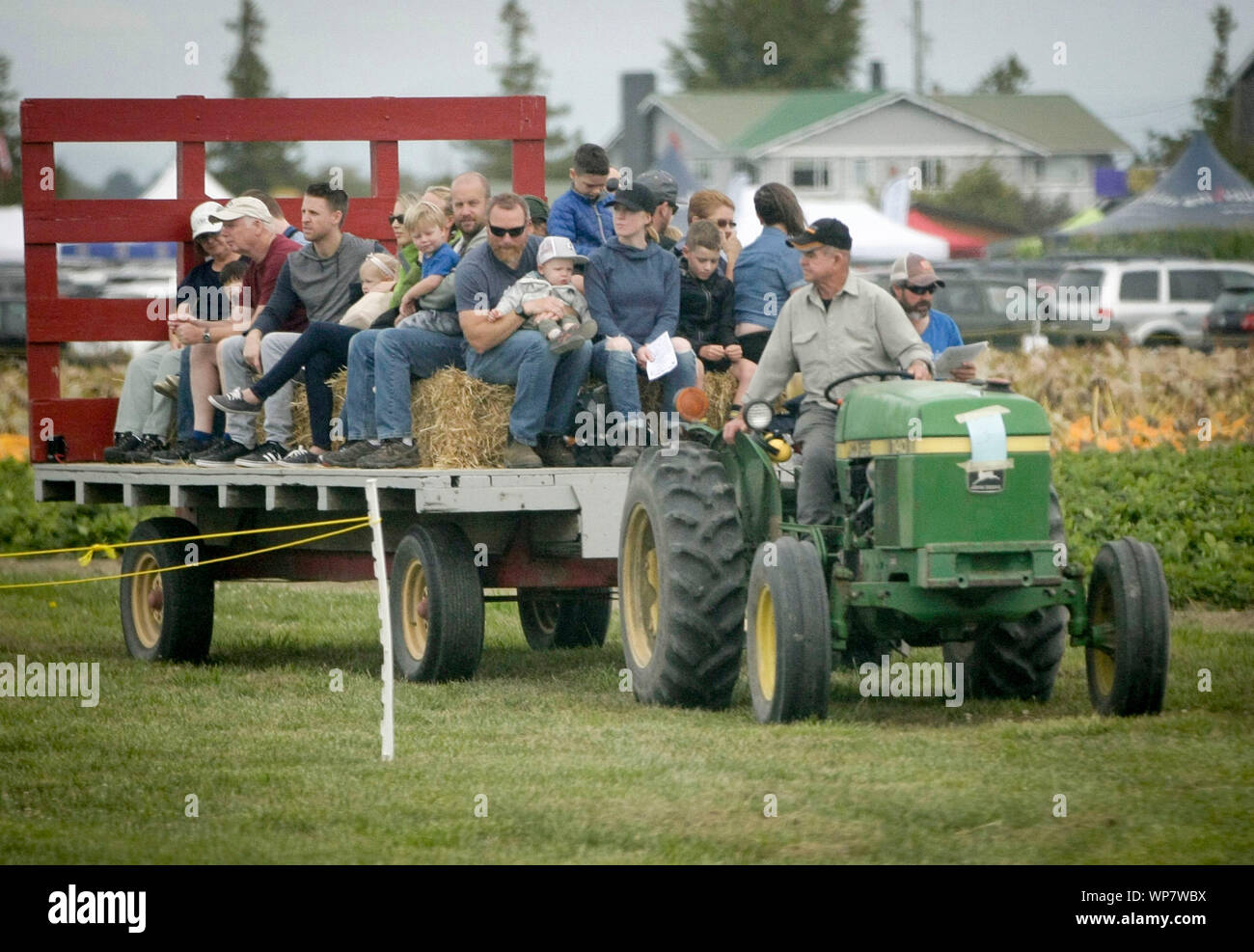 (190907) -- DELTA (CANADA), 7 septembre 2019 (Xinhua) -- les gens d'autour de lors de la "journée à la ferme" à la foire agricole de l'île Westham Herb Farm à Delta, Canada, le 7 septembre 2019. Le rapport annuel "journée à la ferme" de la foire agricole a débuté le samedi, avec différentes activités interactives agricole à éduquer les communautés sur la nature et l'importance de l'agriculture et de la non-commercialisation des services environnementaux. (Photo de Liang Sen/Xinhua) Banque D'Images