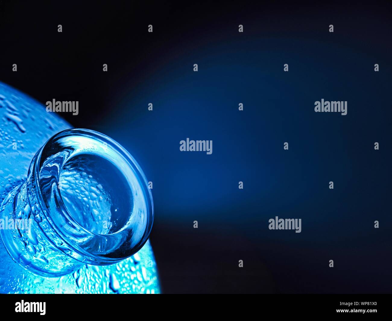 Le génie dans une bouteille. Banque D'Images