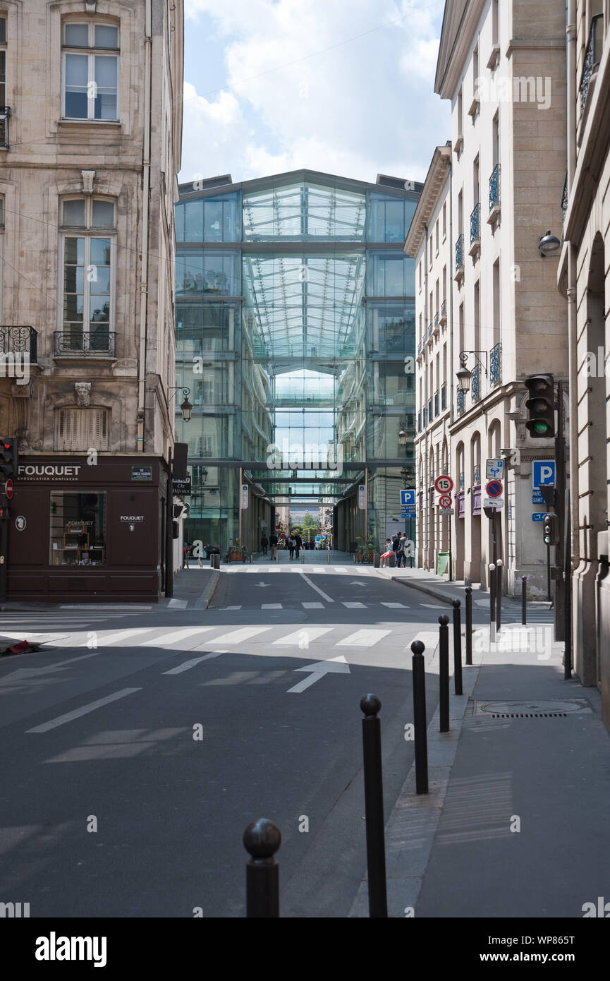 Paris, passage des Jacobins, Architekt Ricardo Bofill, Place du Marché-Saint-Honoré Banque D'Images