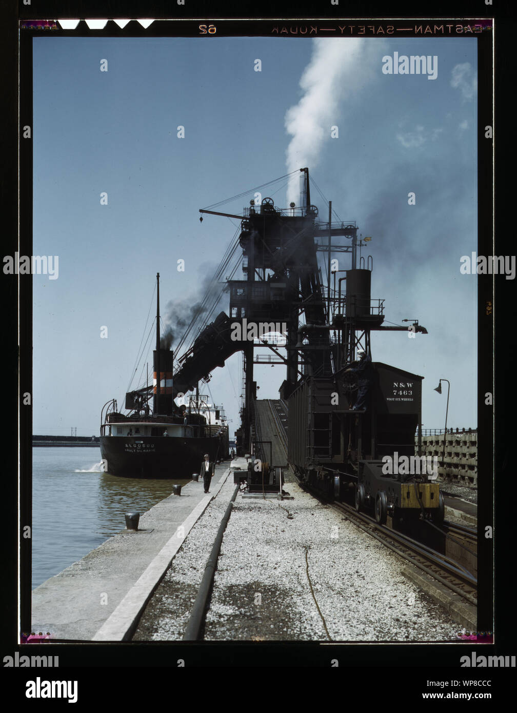 Le chargement d'un cargo avec le lac à la Pennsylvania charbon charbon R.R. docks, pour l'expédition vers d'autres ports des Grands Lacs, Sandusky, Ohio Banque D'Images