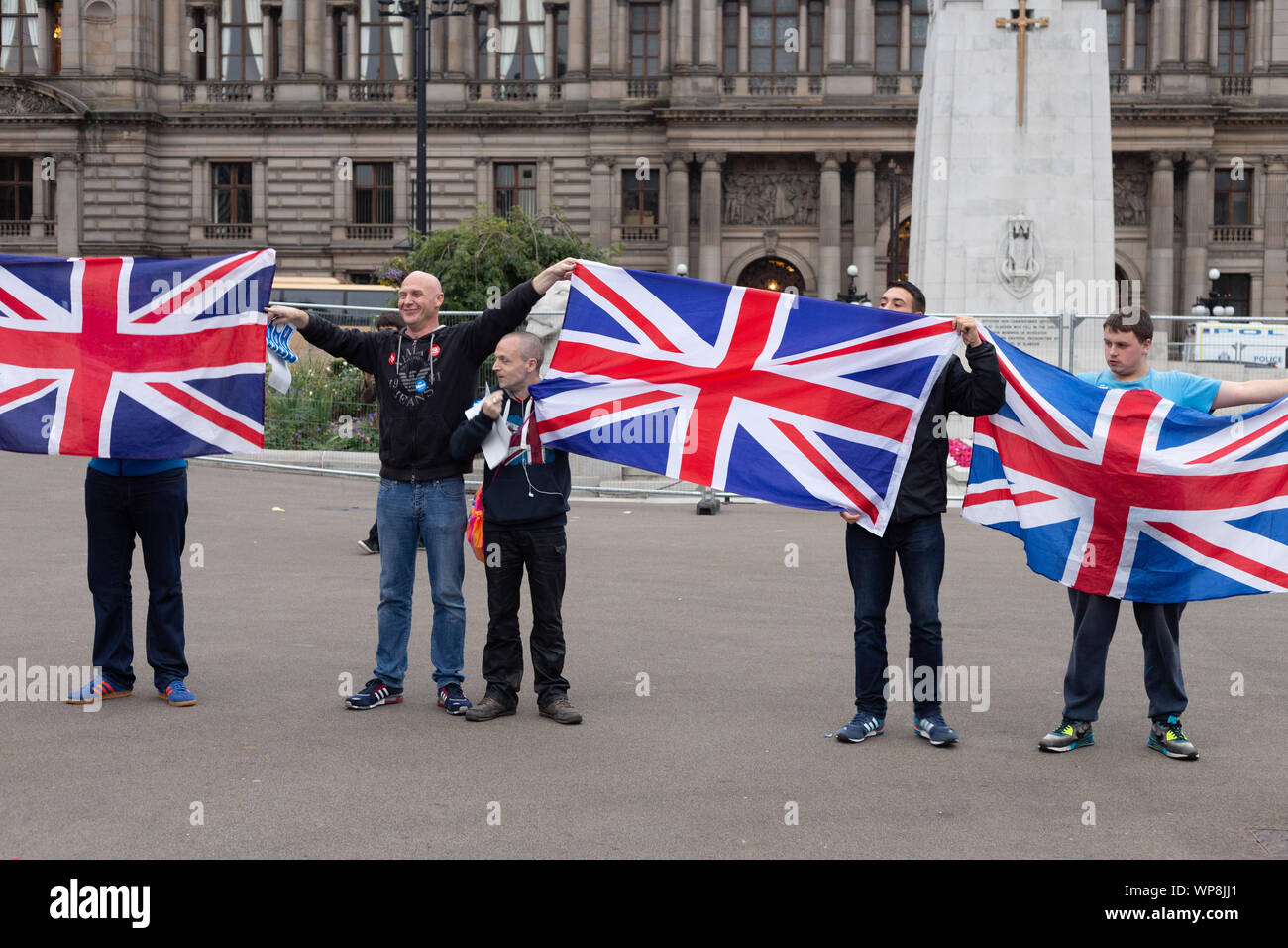Pas de l'indépendance de l'Ecosse avec les électeurs de George Square drapeaux britanniques démontrant, Glasgow, Royaume-Uni le jeudi septembre 18, 2014 Banque D'Images
