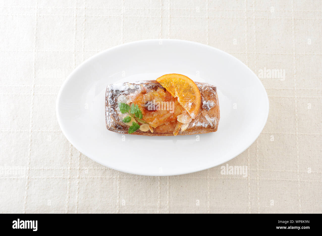 Marmelade d'orange tarte tarte sur la table Banque D'Images