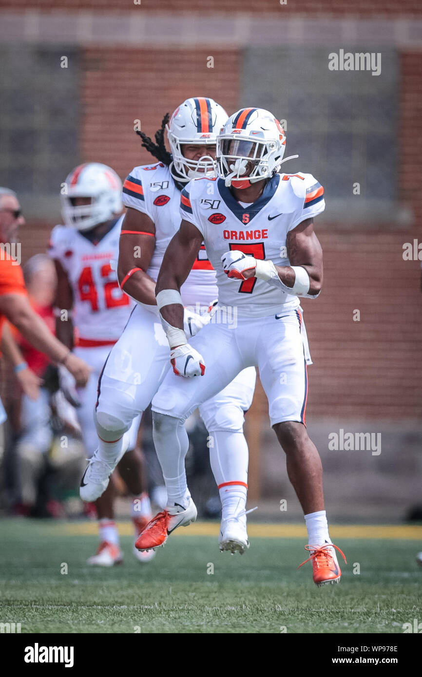 College Park, Maryland, USA. Sep 7, 2019. Syracuse Orange arrière défensif Andre Cisco (7) célèbre après l'interception en action à partir de Syracuse vs Maryland à Capital One Domaine de College Park, Maryland. Royster Cory/Cal Sport Media/Alamy Live News Banque D'Images