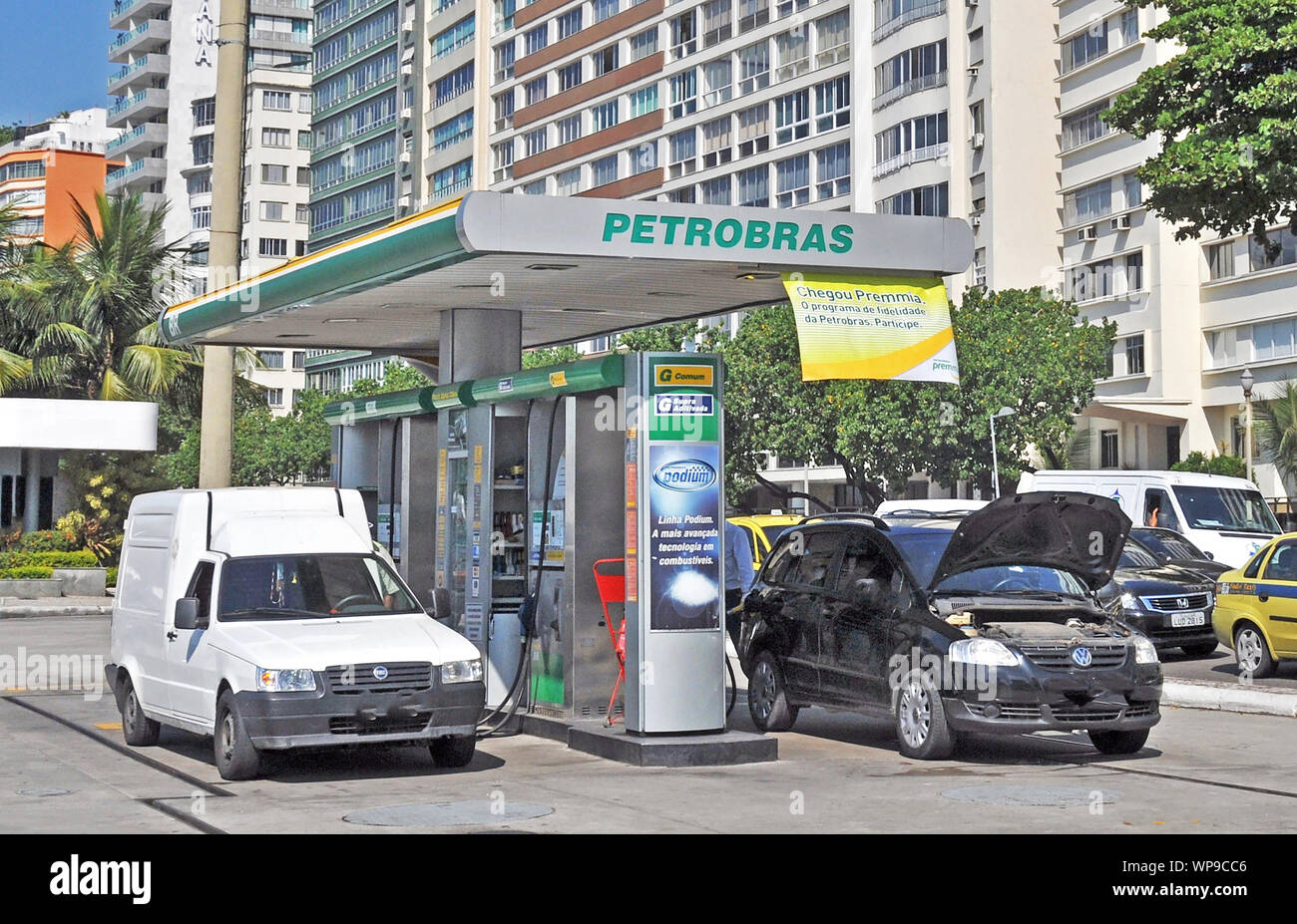 Station-service de Petrobras sur l'avenue Atlantica, Copacabana, Rio de Janeiro, Brésil Banque D'Images
