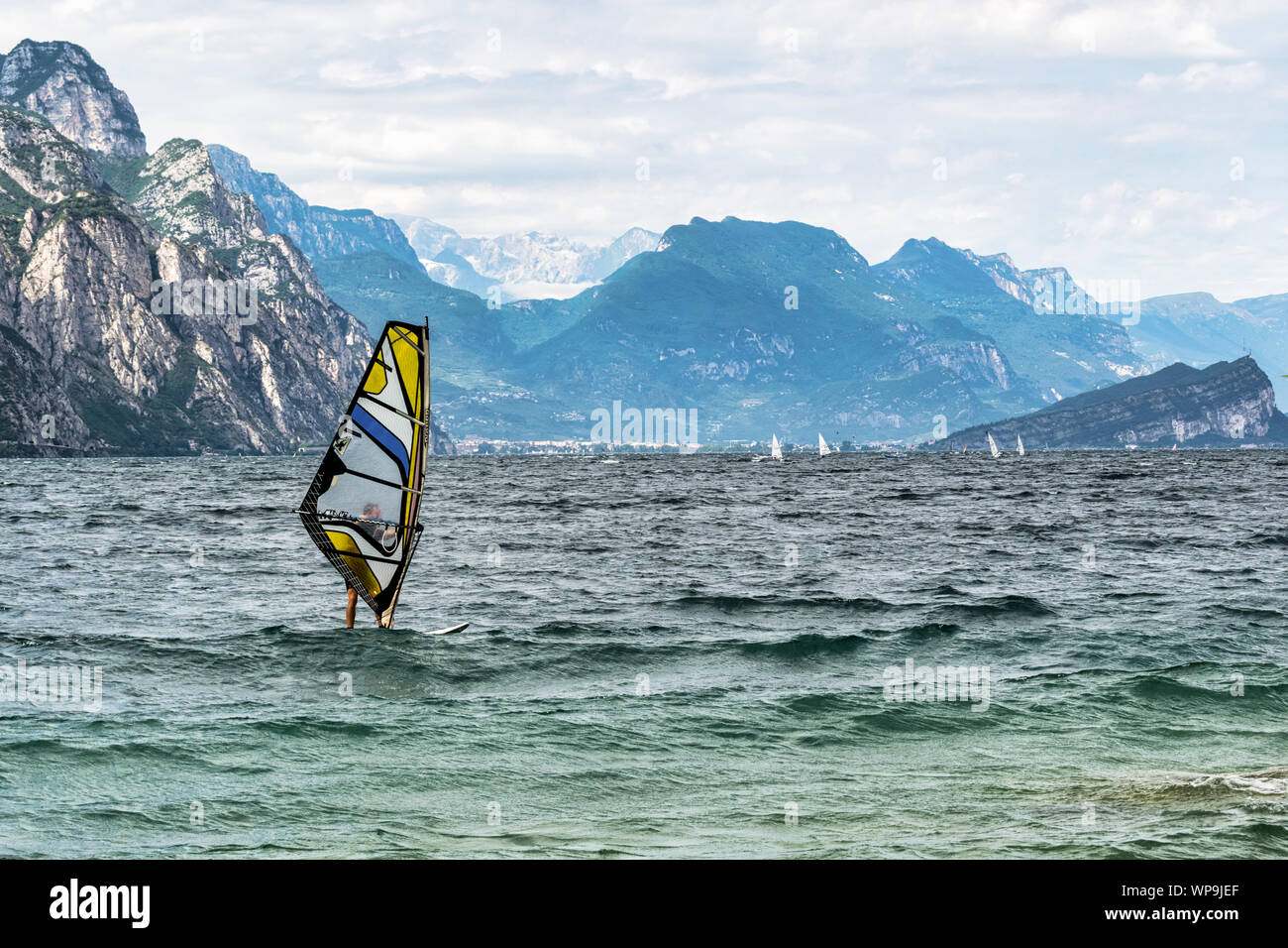 Page De Garde De Voile Loisirs lac de garde italie Banque de photographies et d’images à haute
