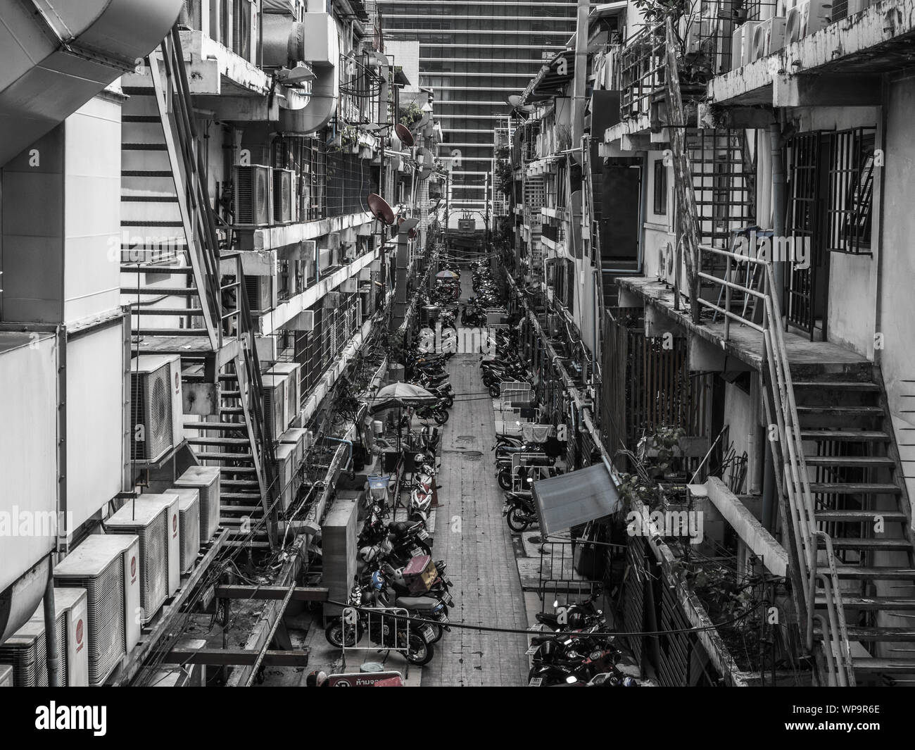 BANGKOK, THAÏLANDE - Mai 6,2017 : petite ruelle encombrée entre vacances au centre du siam center qui big shopping mall area le 6 mai 2017 à Bangk Banque D'Images