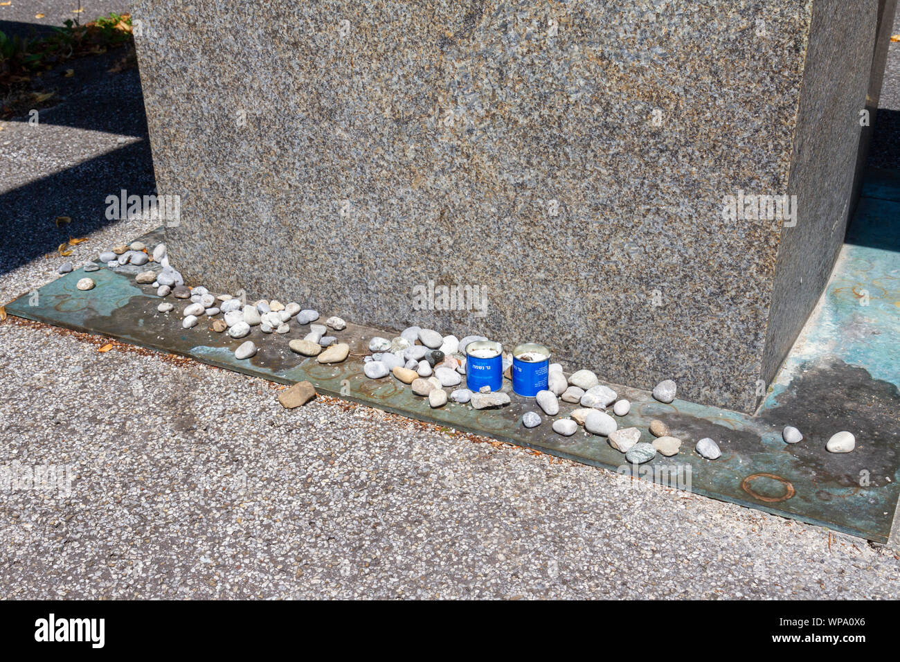 Le Klagebalken Olympiaattentat 1972 (Munich Massacre Memorial), le Parc Olympique, Munich, Bavière, Allemagne. Banque D'Images