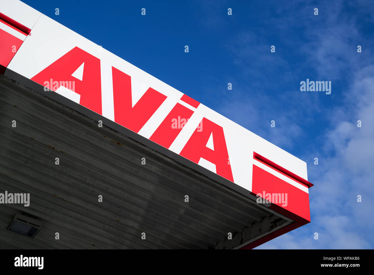 Avia signe en stationWith gaz autour de 3 000 stations-service Avia est le plus largement utilisé de l'huile minérale du groupe indépendant de la marque en Europe. Banque D'Images