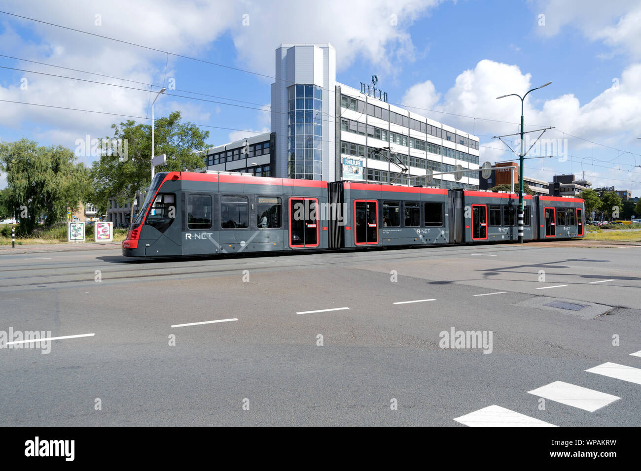 R-Net tramway. R-Net est un projet de collaboration des autorités et opérateurs dans la Randstad dans le domaine des transports publics de haute qualité. Banque D'Images