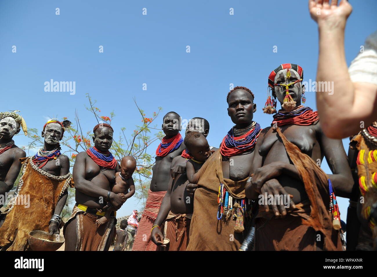 La tribu Karo dans la vallée de l'Omo au sud de l'Éthiopie Banque D'Images