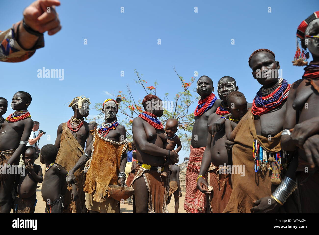 La tribu Karo dans la vallée de l'Omo au sud de l'Éthiopie Banque D'Images