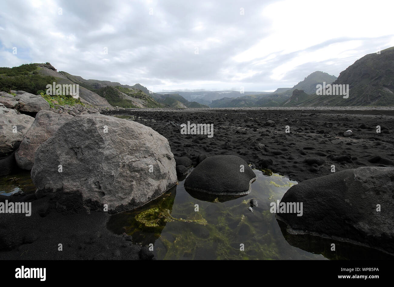 Im Tal des Markarfljot am fusse des Eyjafjallajökull, nach Ausbruch des Vulkans auf Island. Schwarze das Tal bedeckt lave Banque D'Images