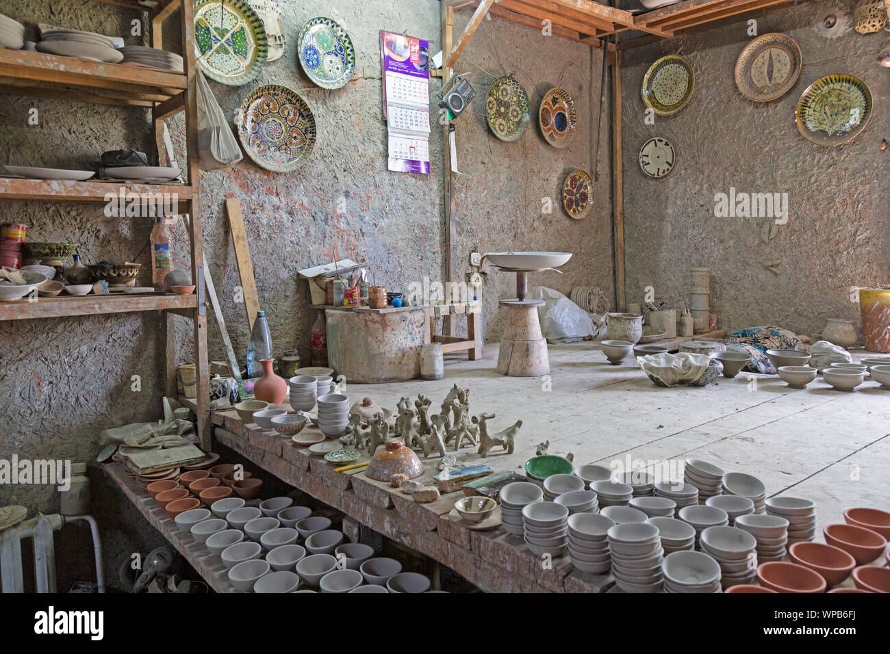 L'atelier du célèbre céramiste, Ouzbékistan Alisher Nazirov, à Rishtan,  Ouzbékistan Photo Stock - Alamy