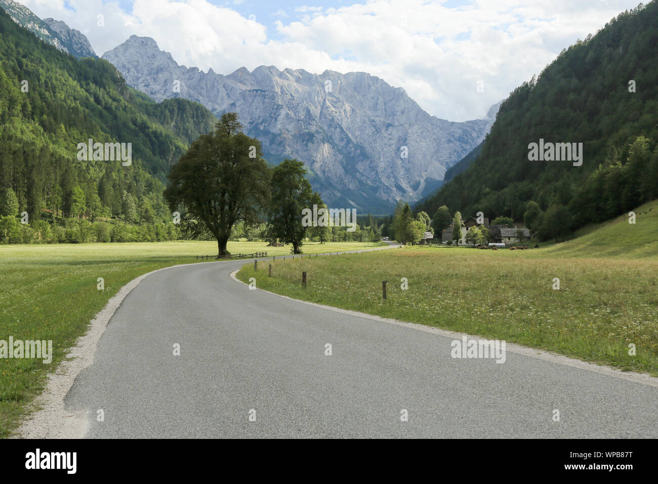 Belle Vallée de Logar ou Logarska dolina park, la Slovénie, l'Europe. Voyage en vertu de l'inspiration. Kamnik-Savinja Banque D'Images