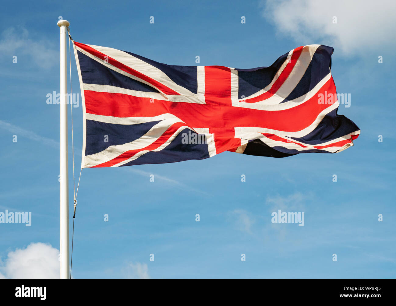 Une Union Jack flag volant dans le vent à château Mont Orgueil, Gorey, Jersey, Channel Islands. Banque D'Images
