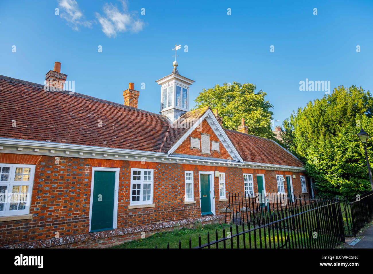 Historique du dix-huitième siècle délire d'hospices par St Helen's Churchyard, Abingdon-on-Thames, Oxfordshire, au sud-est de l'Angleterre, Royaume-Uni Banque D'Images
