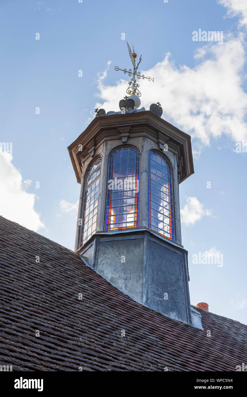 Lanterne sur le toit de la longue allée hospices, Abingdon-on-Thames, Oxfordshire, au sud-est de l'Angleterre, Royaume-Uni Banque D'Images