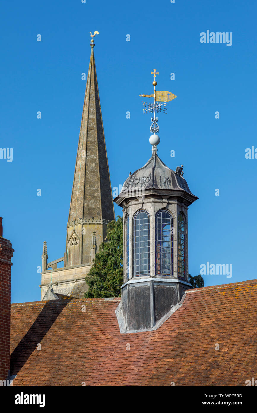 Lanterne sur le toit d'hospices et longue allée spire de St Helen's Church, Abingdon-on-Thames, Oxfordshire, au sud-est de l'Angleterre, Royaume-Uni Banque D'Images