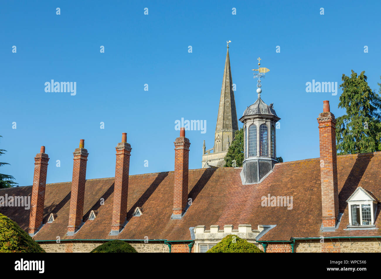 Lanterne sur le toit d'hospices et longue allée spire de St Helen's Church, Abingdon-on-Thames, Oxfordshire, au sud-est de l'Angleterre, Royaume-Uni Banque D'Images