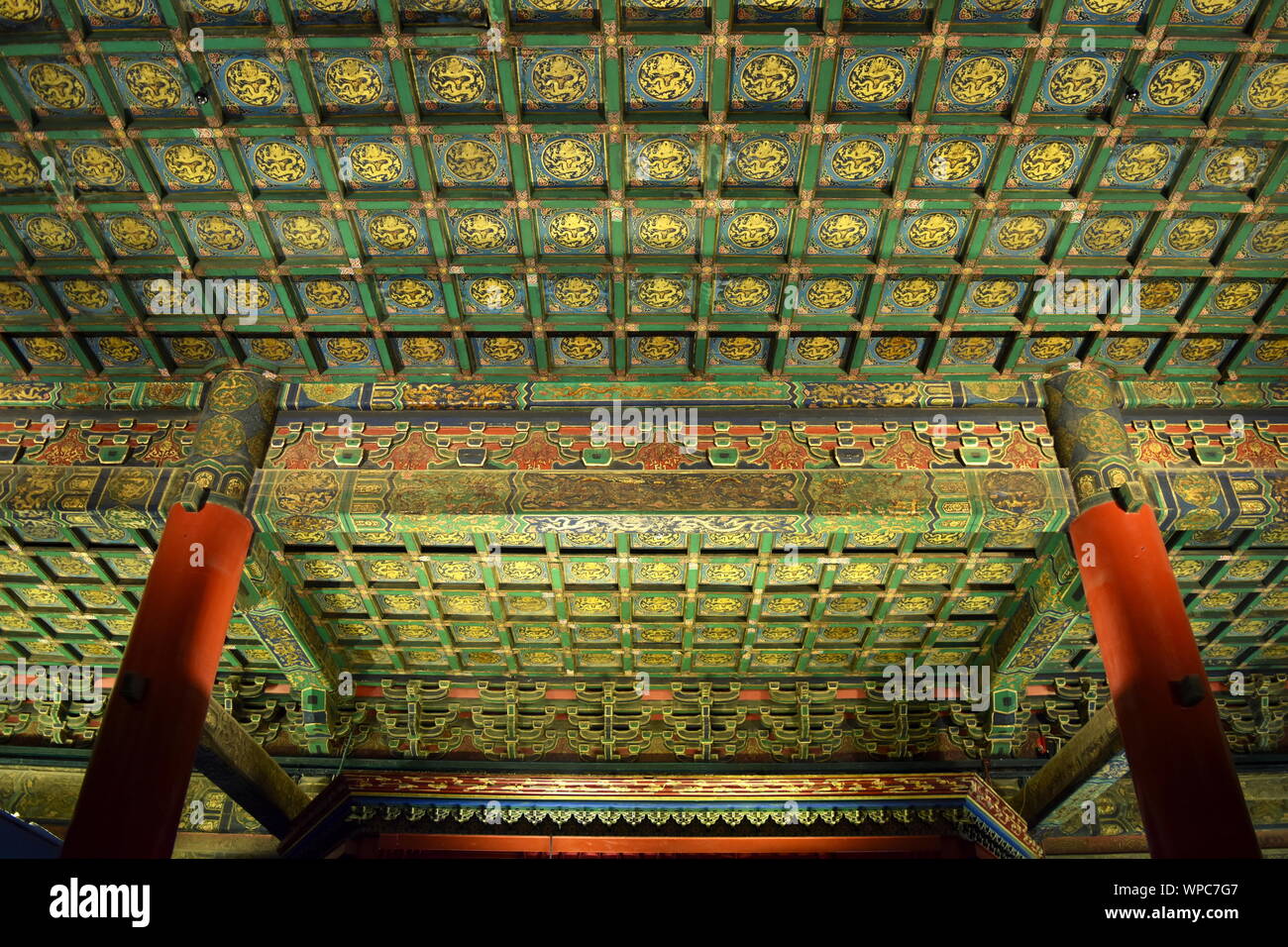 Forbidden City palace beau plafond en bois décoration et l'art chinois classique, Beijing, Chine Banque D'Images