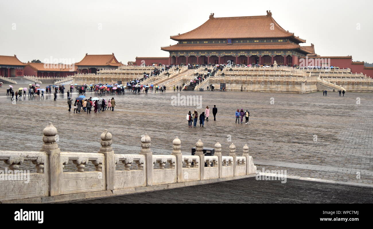 Le palais de la Cité interdite par la cour principale salle de l'harmonie suprême, Beijing, Chine Banque D'Images