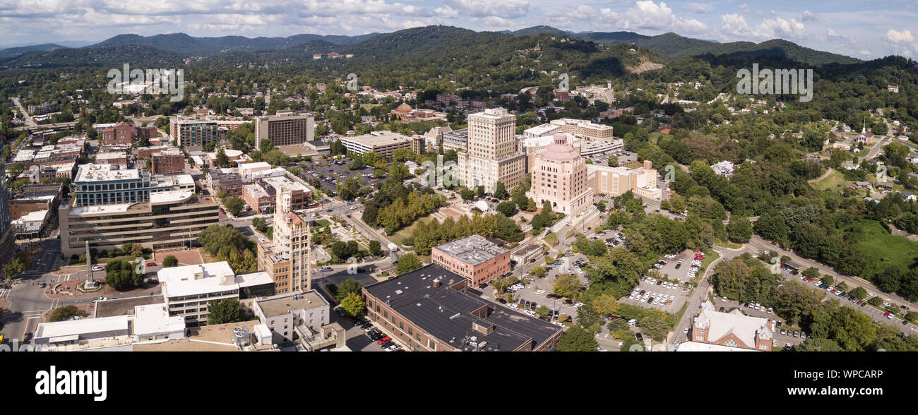 Vue panoramique aérienne du centre-ville d'Asheville, en Caroline du Nord, USA. Banque D'Images