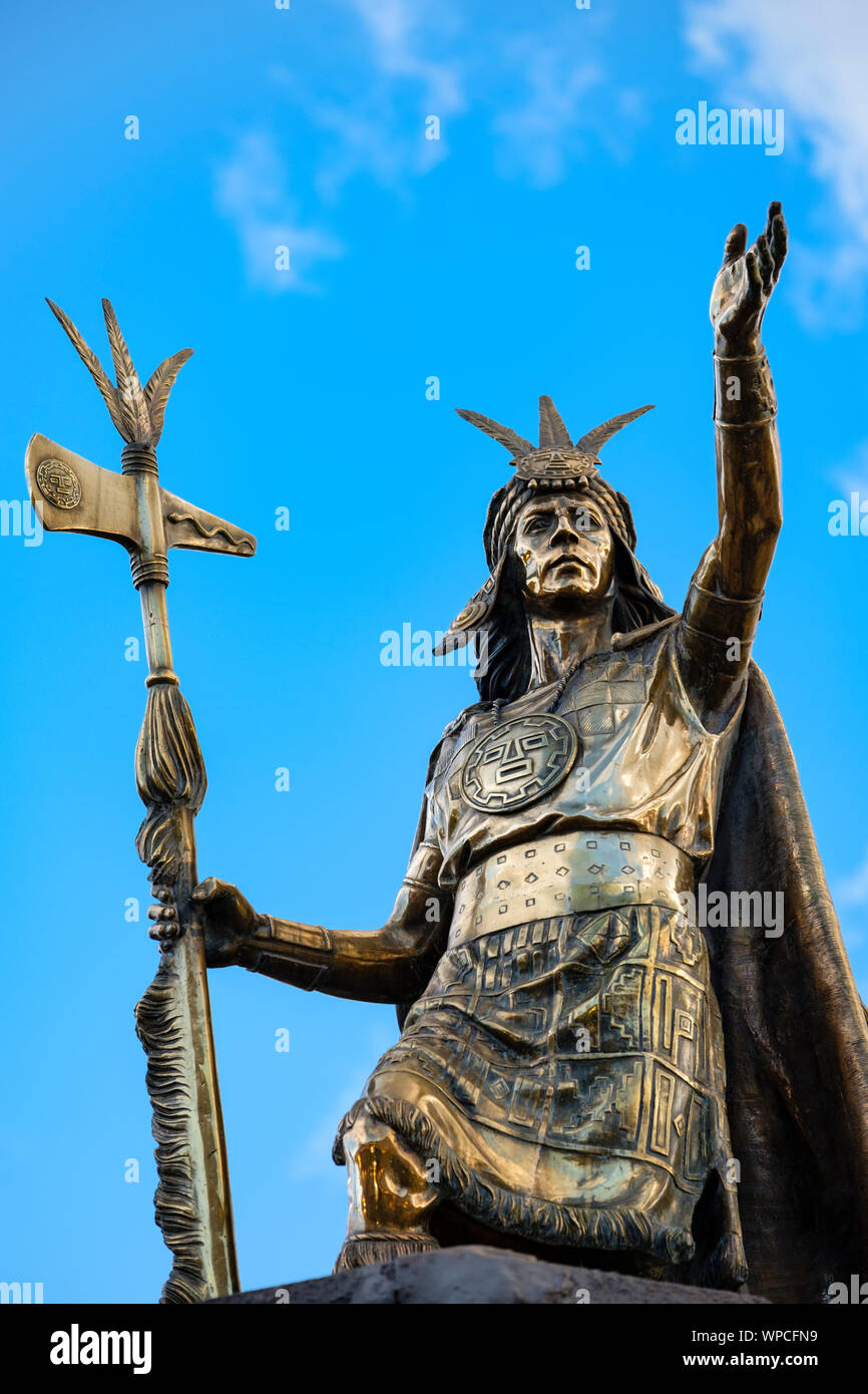 Statue de Pachacuti Inca, ville de Cusco Plaza de Armas Cusco, province d'Urubamba, Vallée sacrée, Pérou Banque D'Images