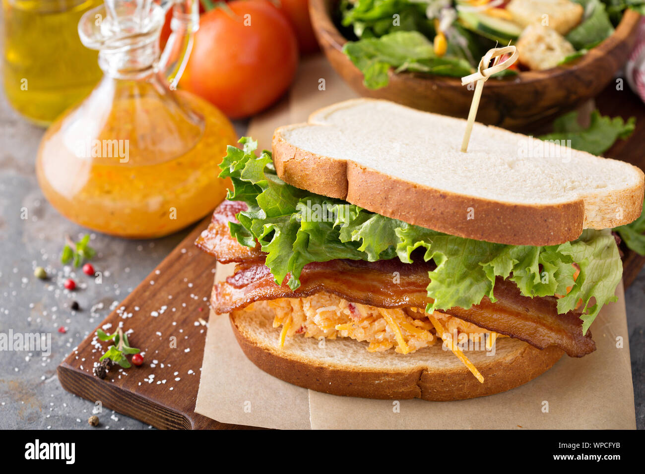 Pimento fromage, laitue et sandwich bacon Banque D'Images Pimento fromage, laitue et sandwich bacon Banque D'Images