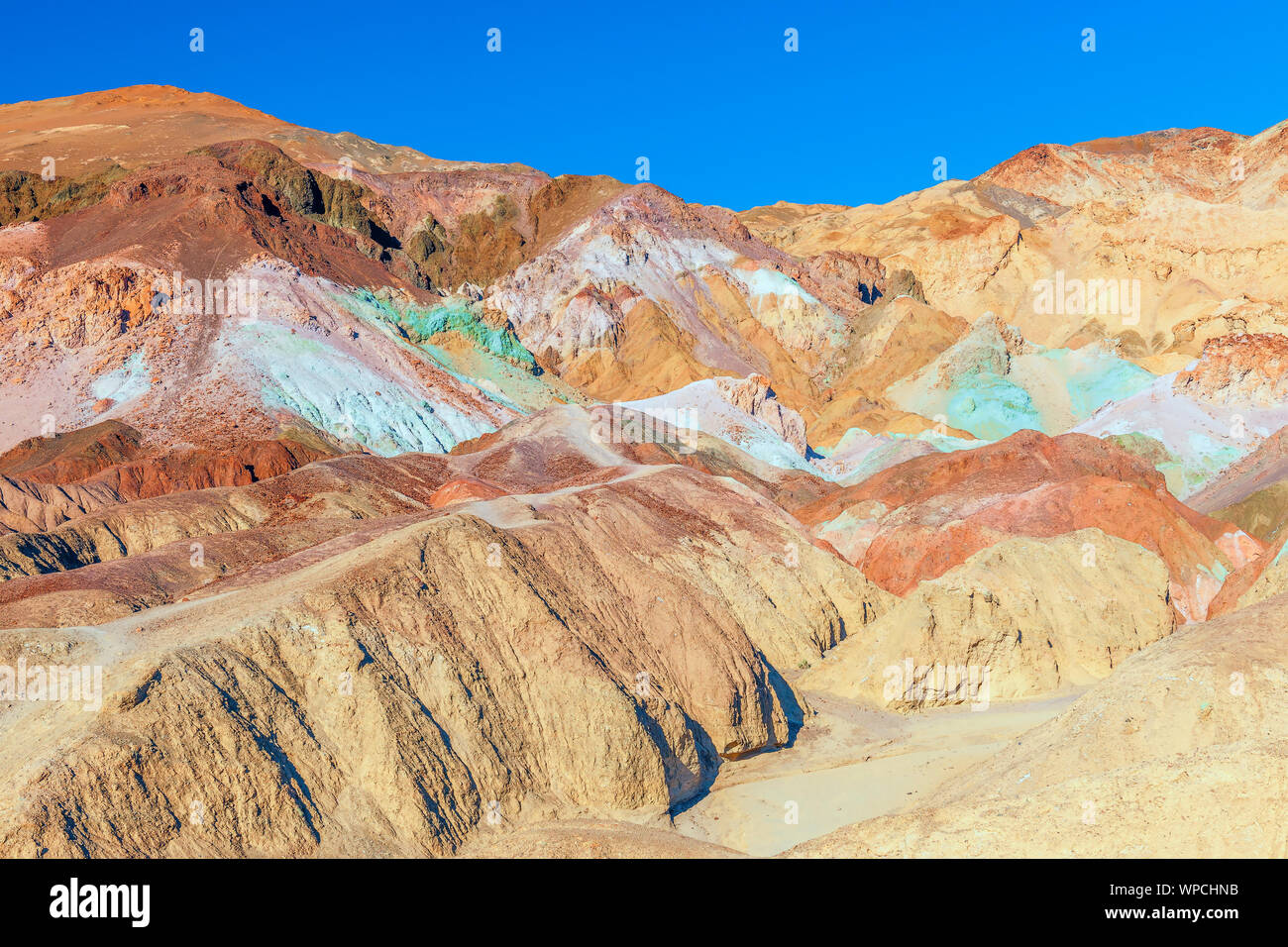 La vue étonnante de la palette d'artiste coloré. Death Valley National Park. La Californie. USA Banque D'Images