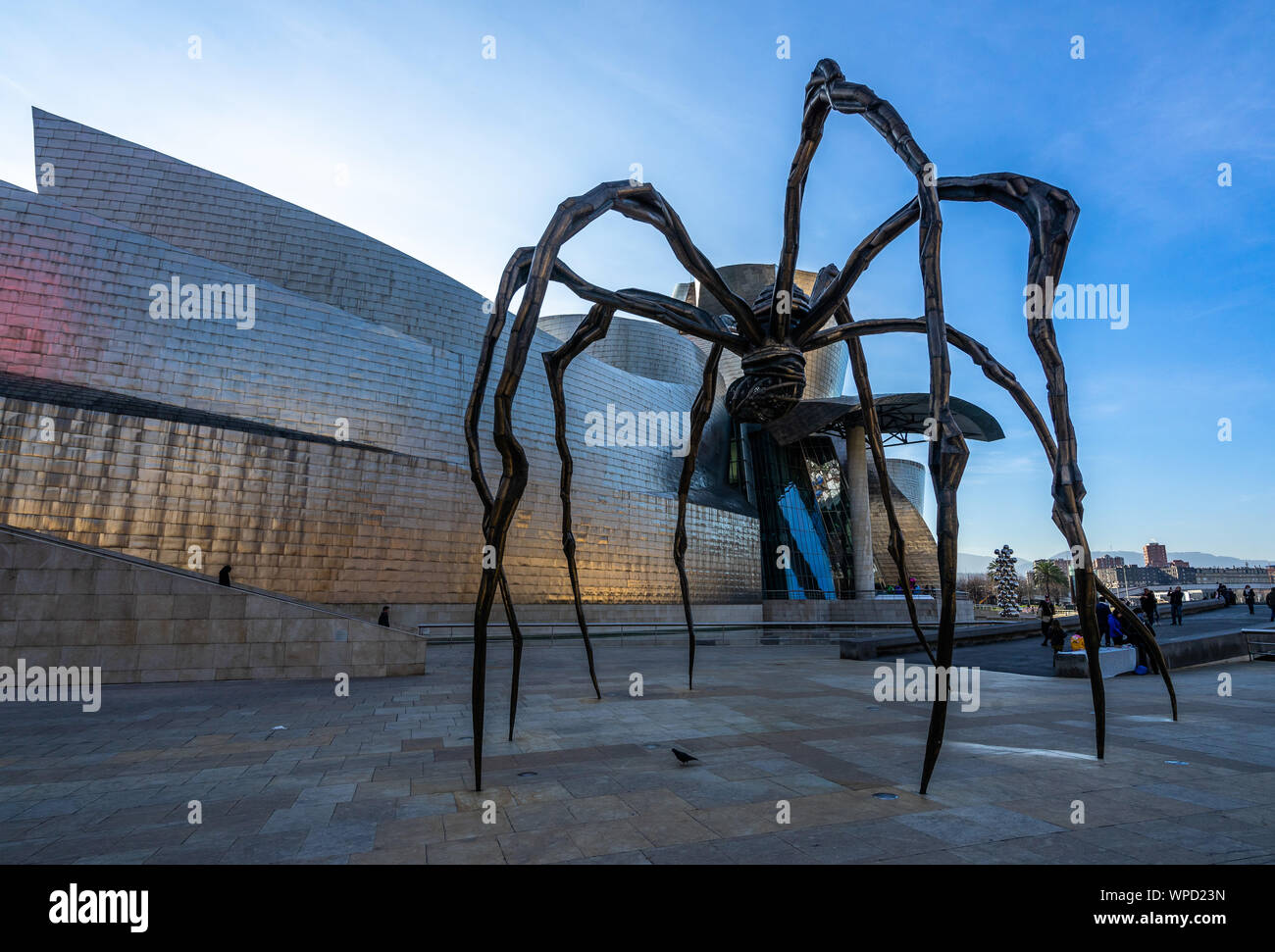 La sculpture de l'araignée géante à l'extérieur Musée Guggenheim, le monument le plus de touristes à Bilbao, Pays Basque, Espagne Banque D'Images