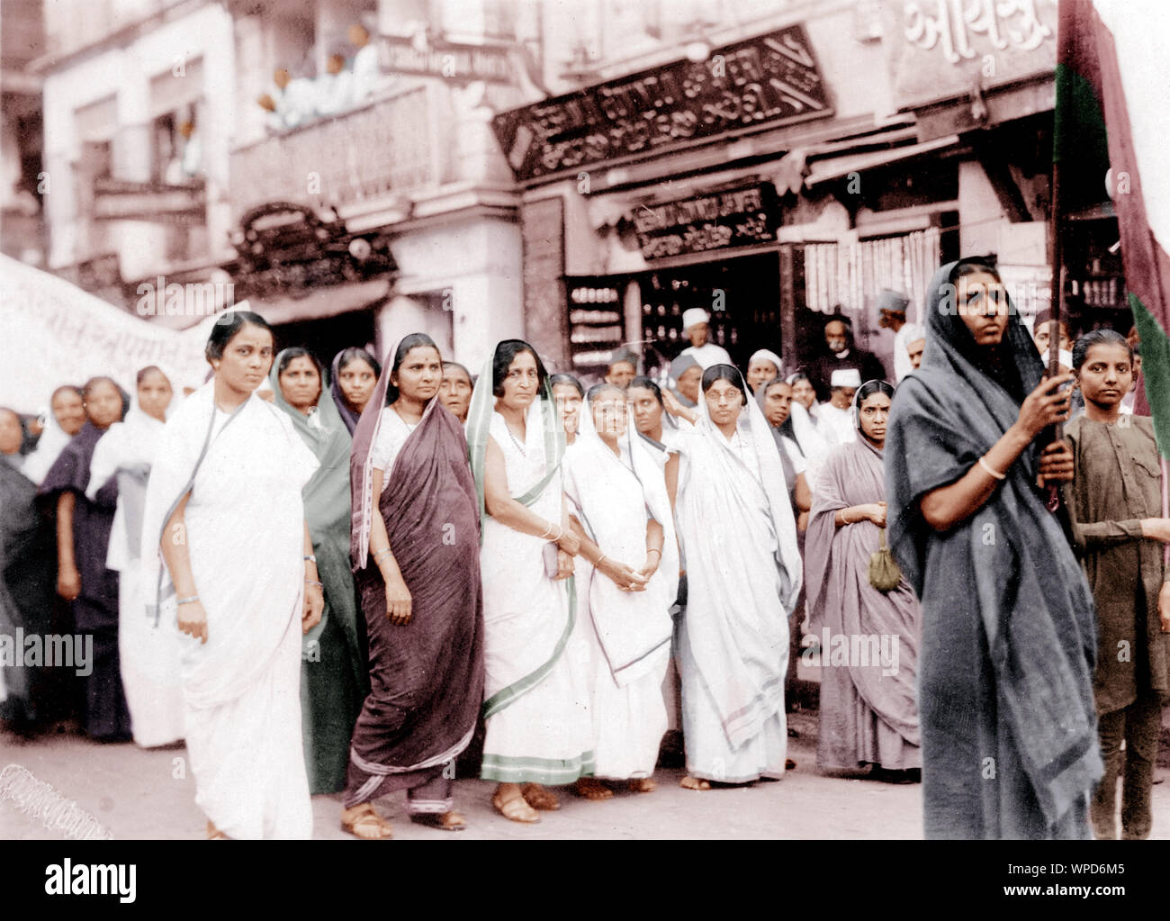 Kasturba Gandhi manifestant contre l'excès de police, Bombay, Mumbai, Maharashtra, Inde, Asie, 1930, millésime, 1900 Banque D'Images