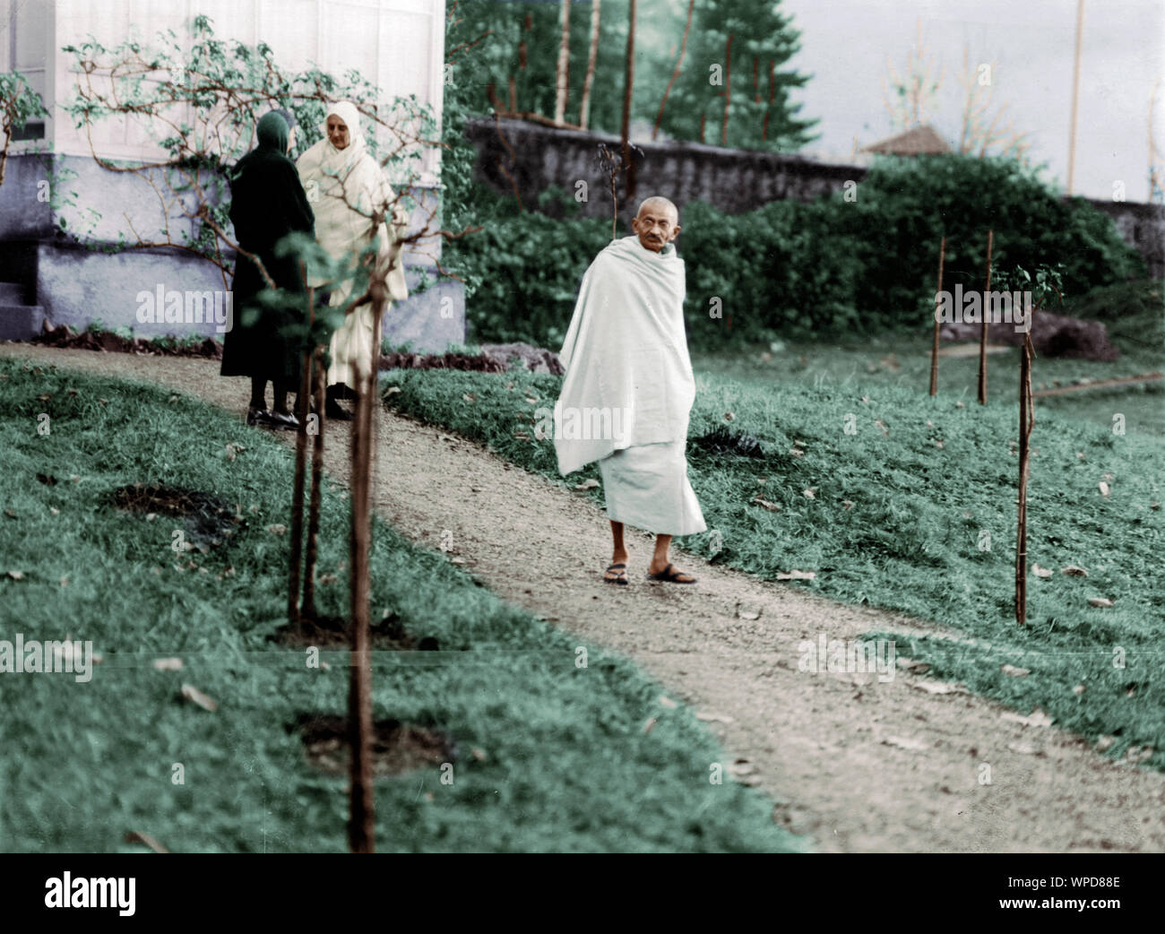 Mahatma Gandhi marcher avec Mirabehn Villeneuve à Montreux, Suisse, le 9 décembre, 1931 Banque D'Images