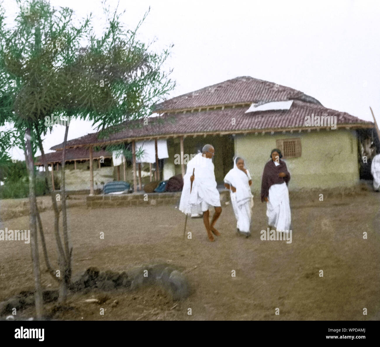 Mahatma Gandhi et Kasturba Gandhi marche, Wardha, Maharashtra, Inde, Asie, 1938 Banque D'Images