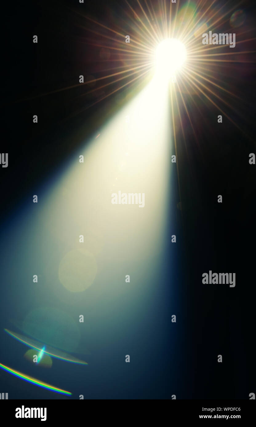 Résumé Les faisceaux lumineux, les fusées arrière-plan Banque D'Images