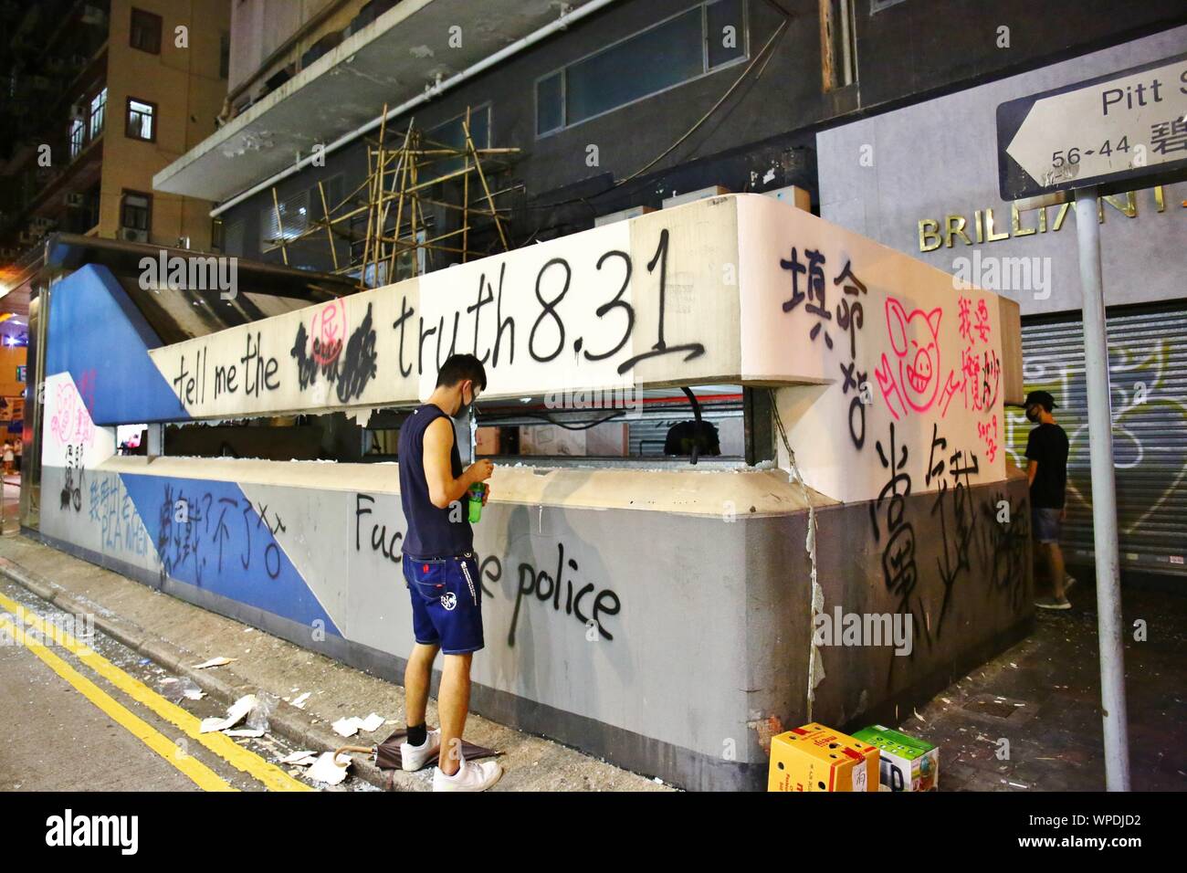Hong Kong, Chine. 06th, 2019 septembre. Les manifestants vandalisent les stations MTR au Prince Edward, Mong Kok, et Yau Ma Tei. Les manifestants exigent la libération de MTR Corporation clip de CCTV 31 août où les gaz lacrymogènes à l'intérieur de la station de métro. Banque D'Images