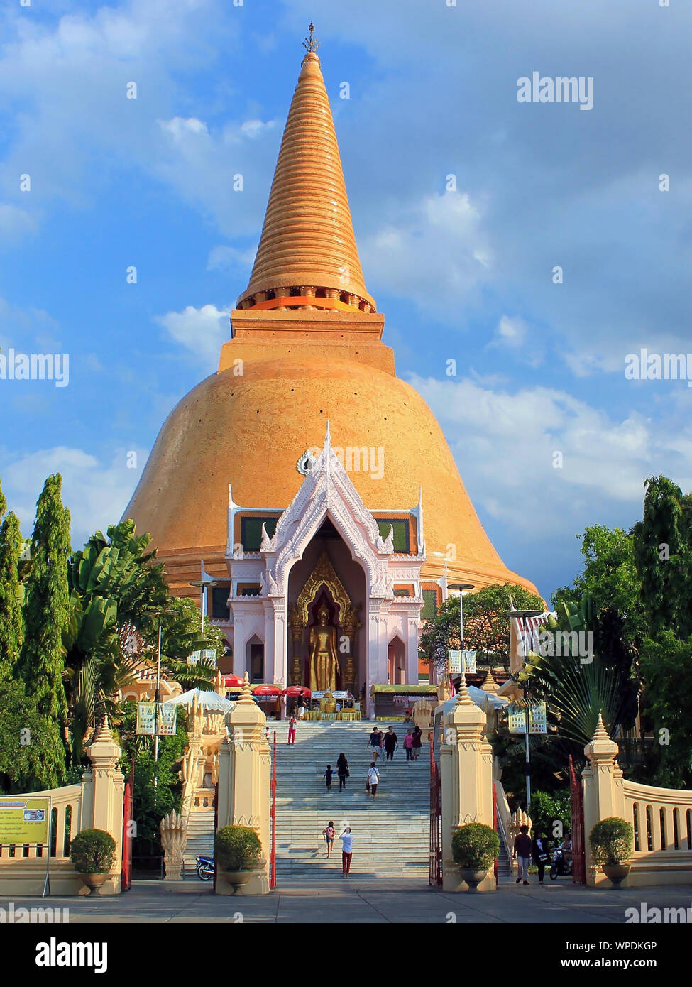 Le monde plus grand stupa à Nakhon Pathom Banque D'Images