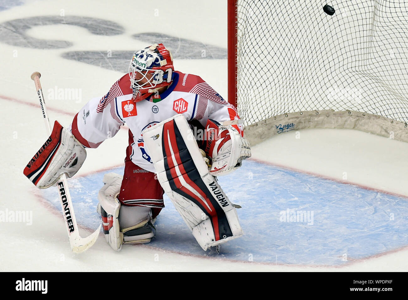 Trinec, République tchèque. 05Th Sep 2019. Gardien Igor Brikun de Minsk le récepteur sixième but lors de la Ligue des champions de hockey sur glace : groupe d match HC Ocelari Trinec - Yunost Minsk à Trinec, en République tchèque, le 8 septembre 2019. Photo : CTK Jaroslav Ozana/Photo/Alamy Live News Banque D'Images