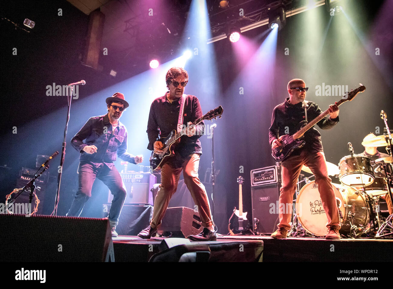 Oslo, Norvège. Août 28th, 2019. Le groupe de rock américain Eels effectue un concert live de la Rockefeller à Oslo. Ici chanteur, auteur-compositeur et musicien, Mark Oliver Everett (L) est vu en direct sur scène. (Photo crédit : Gonzales Photo - Terje Dokken). Banque D'Images