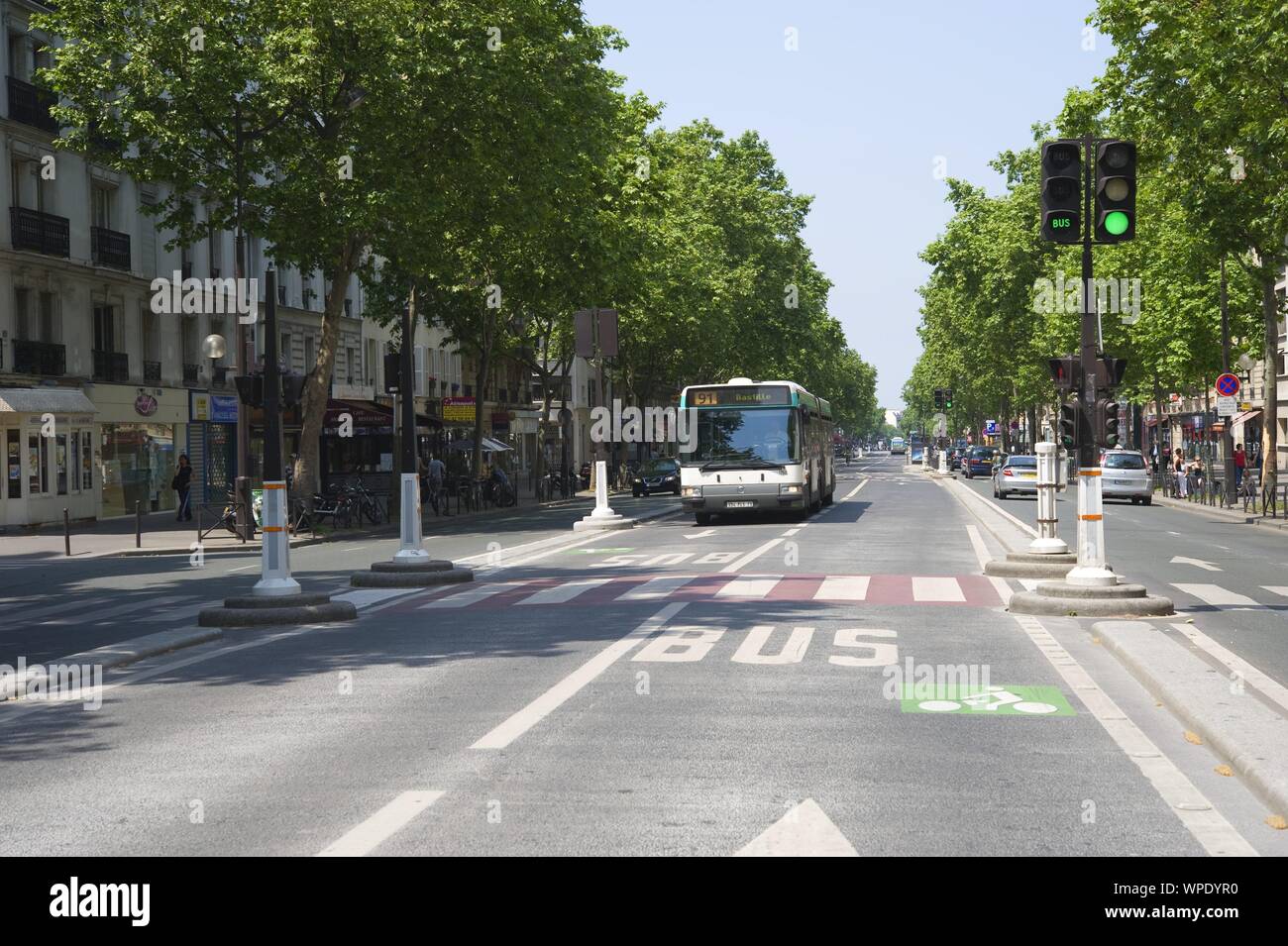 Paris, Busspur - Paris, Bus Lane Banque D'Images