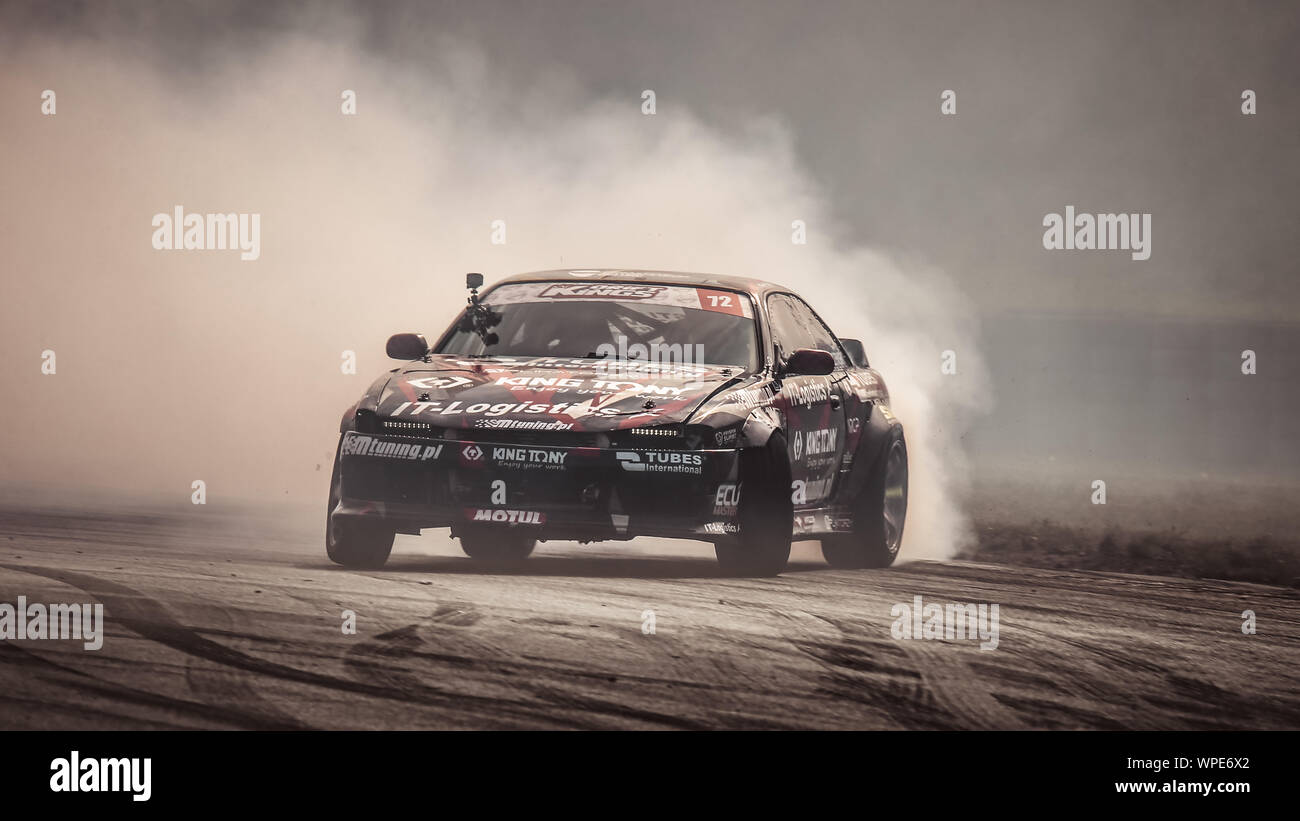 Oschersleben, Allemagne, le 30 août 2019 : le Polonais Sebastian Matuszewski au volant d'une Nissan 200SX S14 au cours de la dérive rois série internationale. Banque D'Images