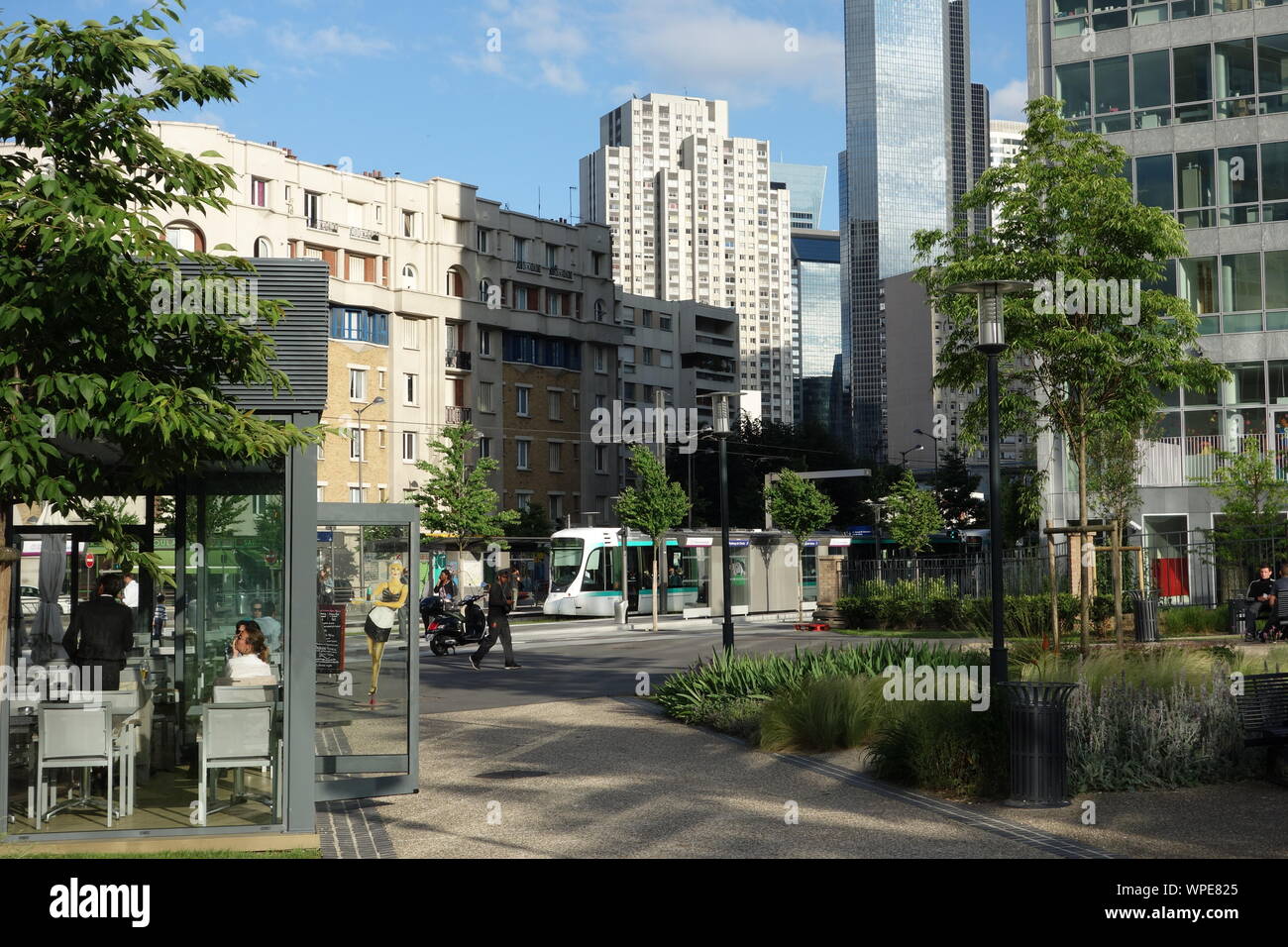 Paris, Tramway Linie T2, Faubourg de l'Arche Banque D'Images