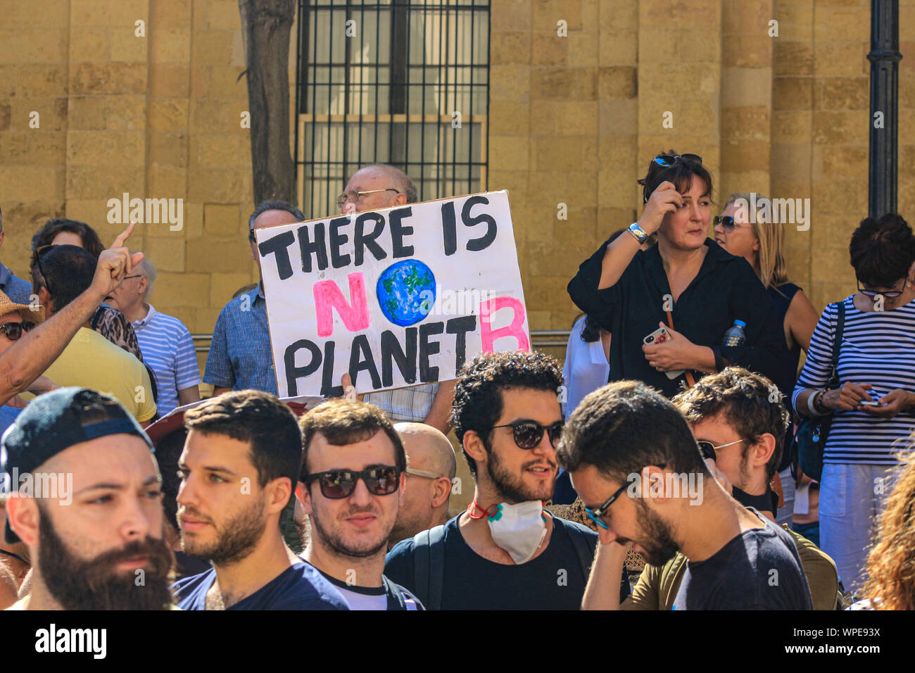 C'est assez. Une manifestation contre la destruction de l'environnement à Malte. Avoir manifesté à hors de contrôle de la construction, la construction de routes. Banque D'Images