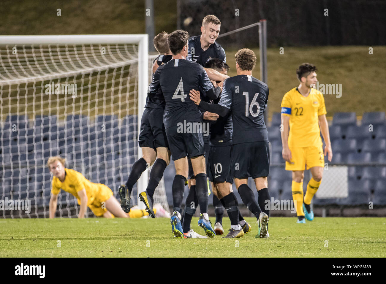 (190909) -- SYDNEY, pour dépenses particulières. 9, 2019 (Xinhua) -- Les joueurs de Nouvelle Zélande célébrer lors d'un match amical international U23 entre l'Australie et la Nouvelle-Zélande à la Campbelltown Stadium de Sydney, Australie, sur mise. 9, 2019. (Photo de Zhu Jingyun Business/Xinhua) Banque D'Images