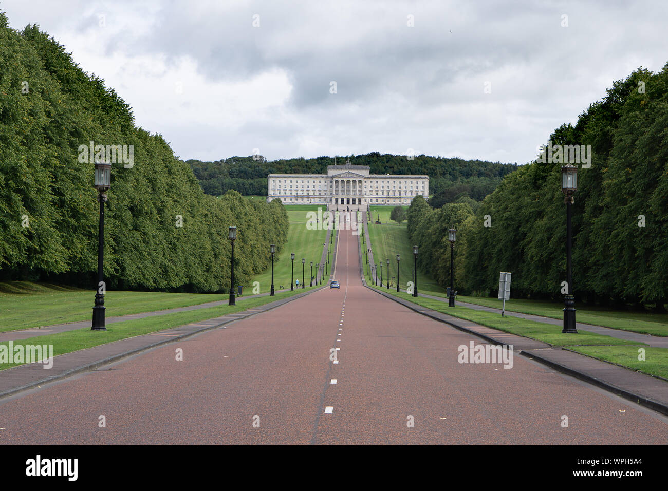 Sombres nuages sur Stormont parliament building à Beflast Banque D'Images