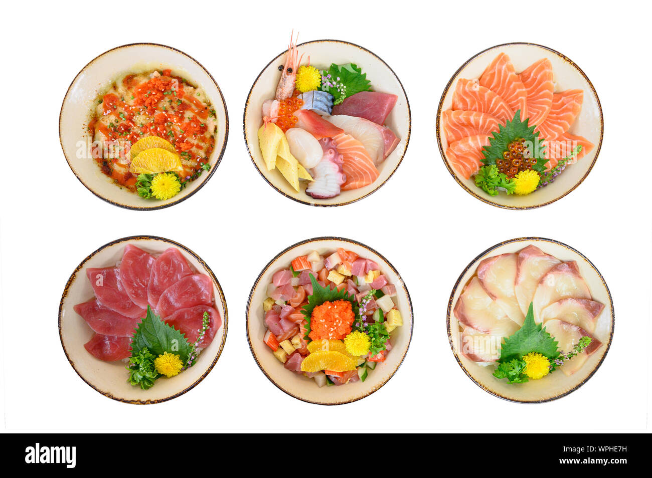 Variété de jeu avec des fruits de mer, Donburi, Saumon Maguro, Hamachi et riz japonais dans un bol sur la table Banque D'Images