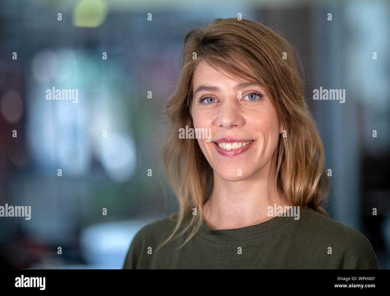 Hambourg, Allemagne. 09Th Sep 2019. La cinéaste Nora Fingscheidt peut être vu après une entrevue. Fingscheidt film primé de l'ystemsprenger «' démarre sur 19.09.2019 dans les salles allemandes. Credit : Jens Büttner/dpa-Zentralbild/dpa/Alamy Live News Banque D'Images