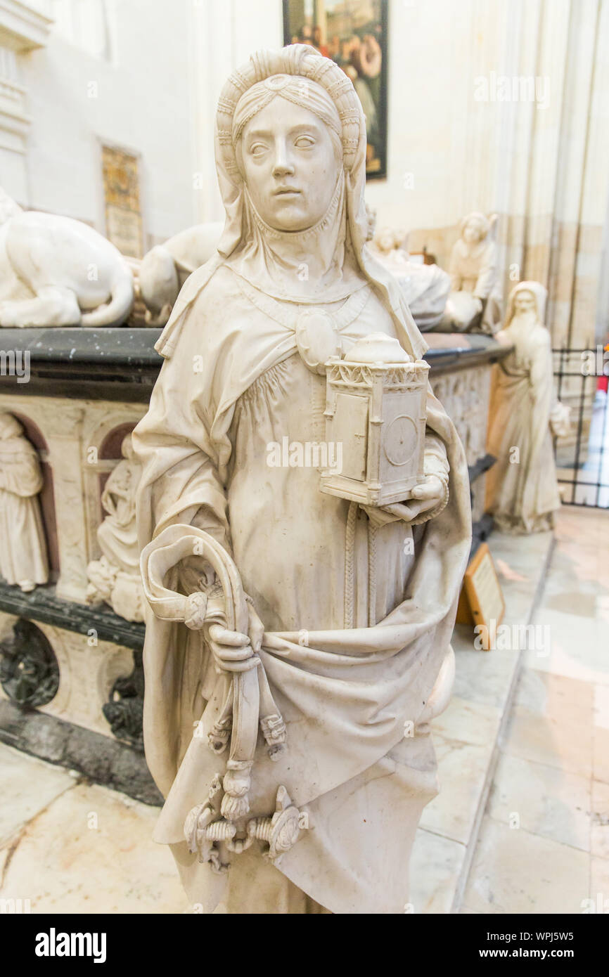 Tombeau de François II Statue représentant la vertu de tempérance dans la Cathédrale Saint-Pierre et Saint-Paul, France Banque D'Images Tombeau de François II Statue représentant la vertu de tempérance dans la Cathédrale Saint-Pierre et Saint-Paul, France Banque D'Images