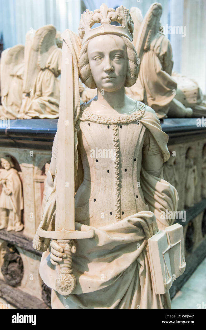 Tombeau de François II Statue représentant la justice vertu dans la Cathédrale Saint-Pierre et Saint-Paul, France Banque D'Images Tombeau de François II Statue représentant la justice vertu dans la Cathédrale Saint-Pierre et Saint-Paul, France Banque D'Images