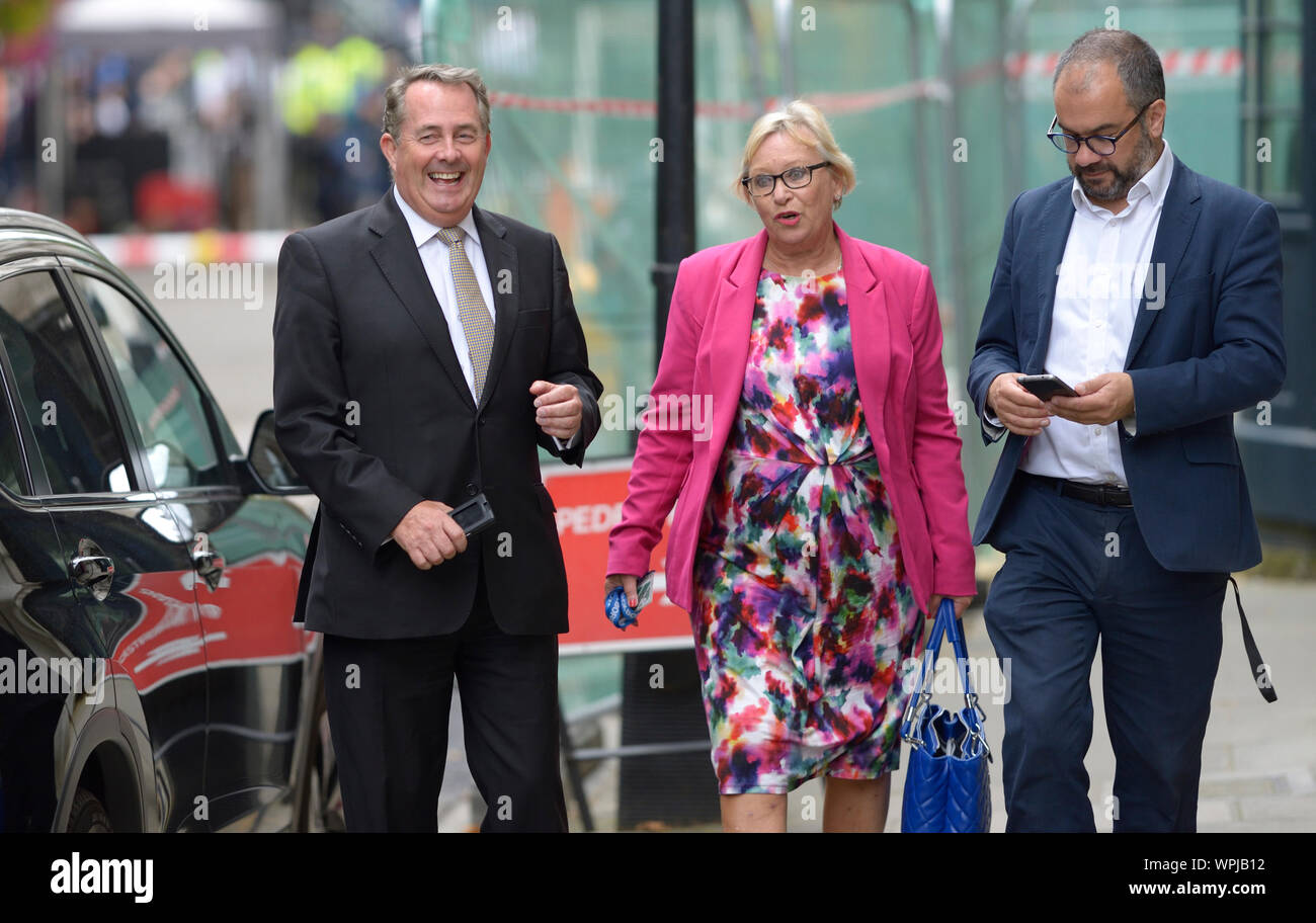 Les députés conservateurs Dr Liam Fox, Sheryll Murray et Paul Scully arrivant à Downing Street pour un rassemblement au numéro 10 avant, 2 septembre 2019 Banque D'Images